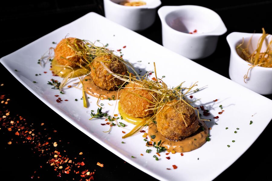 Arancine italiano com recheio cremoso