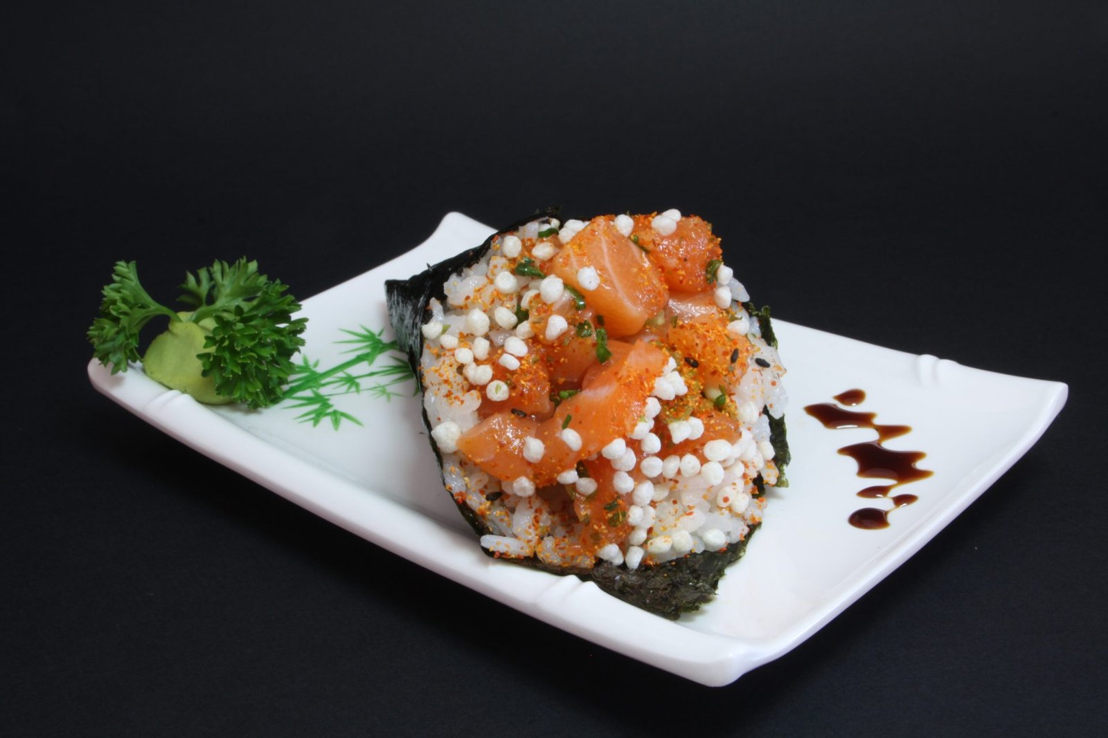 Temaki de salmão crocante com tempurá