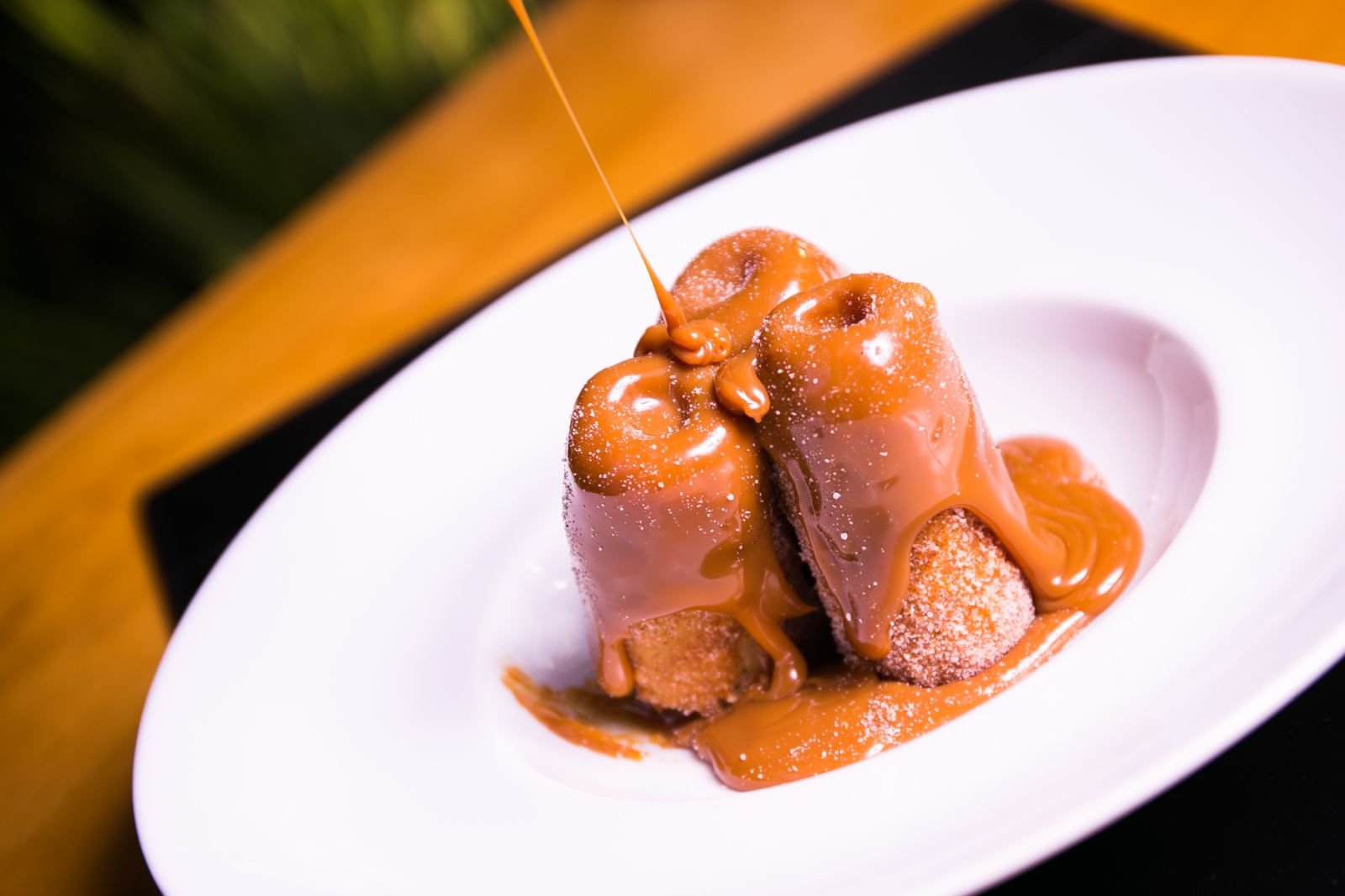 Churros de banana com doce de leite