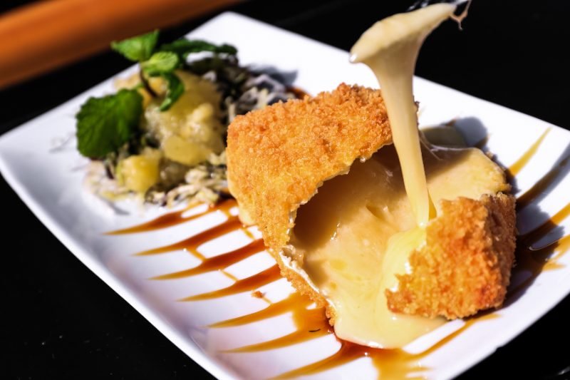 Queijo brie empanado