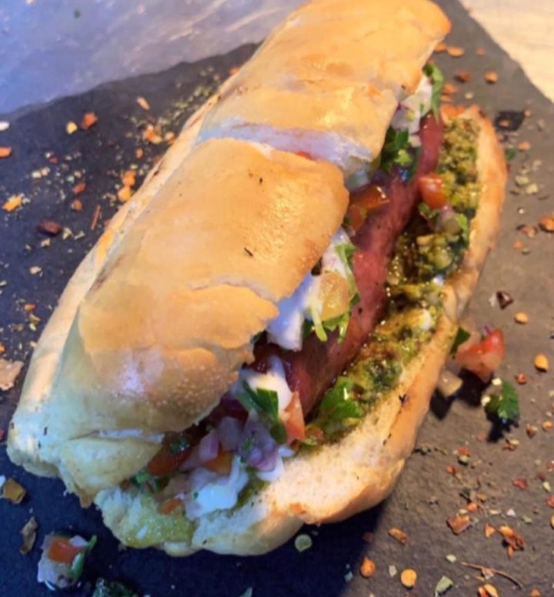 Choripan com chimichurri