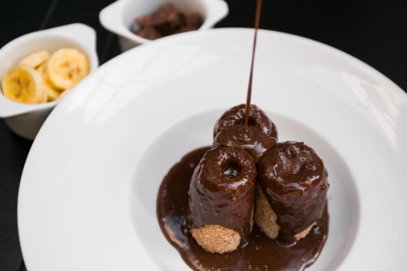 Churros de banana com ganache de chocolate